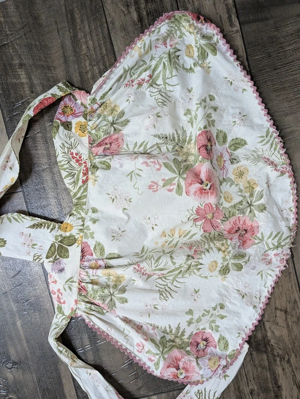 Vintage Floral Heart Pocket Half Apron Rick Rack Trim